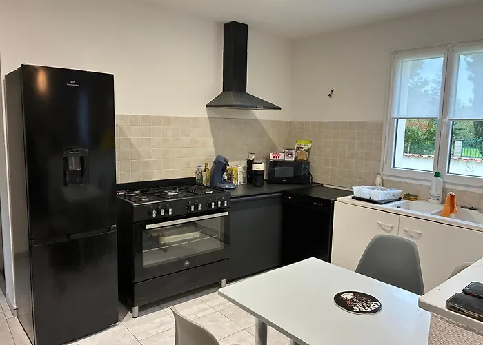 Grande Maison Familiale A 17600 펜션 메디스